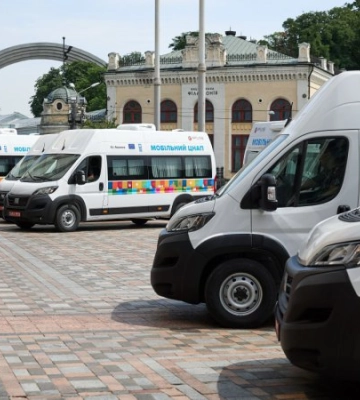 Мобільні ЦНАПи отримали 3 громади на Миколаївщині й 3 громади на Дніпропетровщині