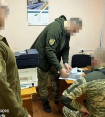 Незаконно видавали &quot;бойові&quot; та &quot;заробили&quot; понад 2 млн грн. На Донеччині судитимуть посадовців військової частини