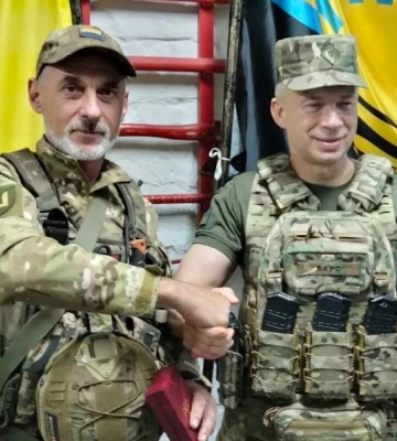 Воїн з Полтавщини отримав нагороду від Сирського