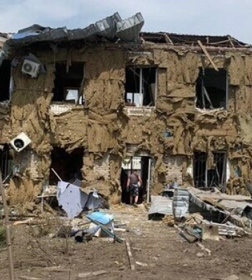 Рашисты ударили по селу Комар в Донецкой области: Погибла женщина, 14 человек ранены. ФОТОрепортаж