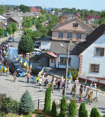 На колінах обіймала домовину сина: спогади про Героя з Волині Валентина Гочачка