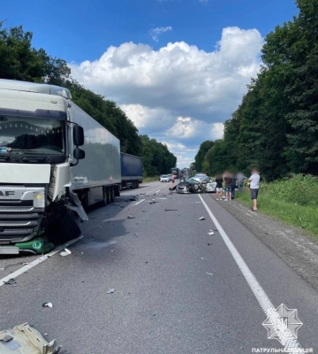 Перекрита дорога зі Львова у напрямку Києва через ДТП