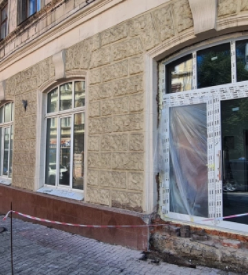 "Помріяти,  порахувати бюджет": у самісінькому центрі Чернівців міська рада планує здати в оренду два приміщення