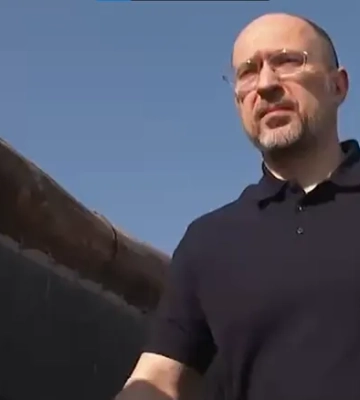 Шмигаль перевірив будівництво фортифікаційних споруд на Донеччині