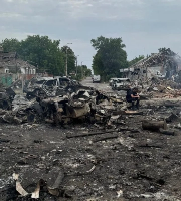 Российские войска ударили по Селидово: начался сильный пожар, над городом поднимается дым