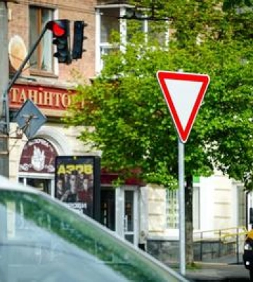 Полтавська міськрада вдвічі переплатила задорожні знаки