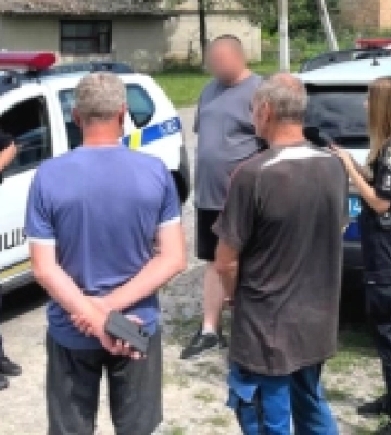 На Рівненщині нетверезий чоловік, якого позбавили права керувати транспортом, намагався відкупитися від поліції