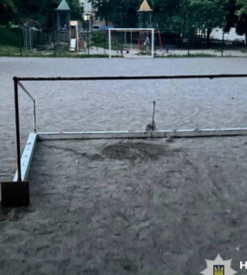На Киевщине на 10-летнего подростка упали футбольные ворота