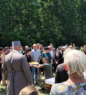 На Волині попрощалися із 27-річним Героєм, в якого залишився маленький синочок