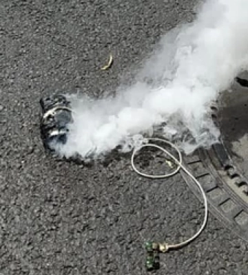 Перегрівся на сонці: у центрі Луцька в автівці спалахнув павербанк 