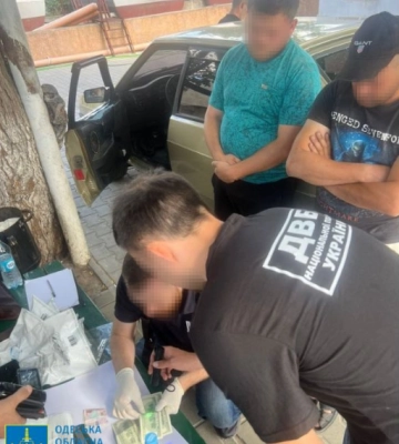 На Одещині затримано правоохоронця за незаконне переправлення військовозобов&#039;язаних через кордон