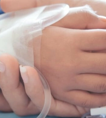 Медики Одещини врятували життя одинадцятимісячної дитини, яка впала у вигрібну яму
