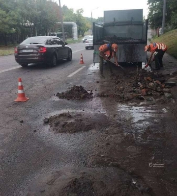 Комунальники у Дніпрі ліквідували наслідки негоди 5 липня