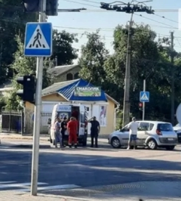 Аварія за участю мотоцикліста на перехресті в Луцьку: хто кого не пропустив
