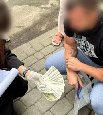 Оголошеного у розшук експрокурора Ільницького та його тещу-адвокатку, яка займалася &quot;схемами для ухилянтів&quot;, затримано у Львові, - СБУ. ФОТОрепортаж