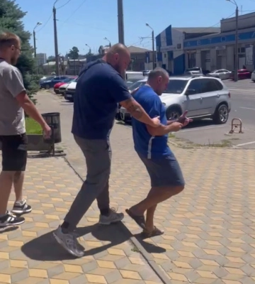 В Одесі фітнес-тренер облаяв військового та побажав йому смерті