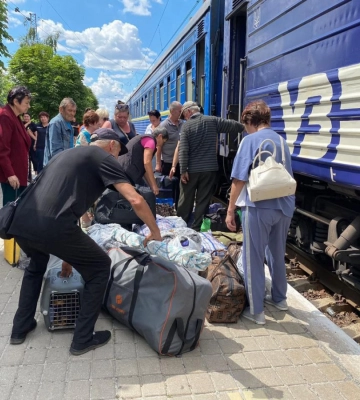 Евакуація з Донеччини: у липні заплановані чотири залізничні рейси на Волинь