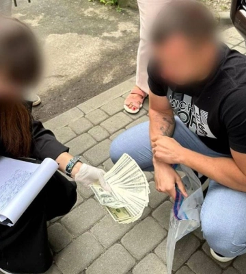 Елітне весілля у Львові: колишнього прокурора, який був у розшуку, випадково знайшли на горищі