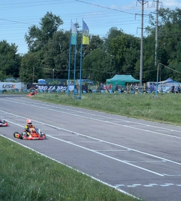 На гоночних автомобілях з відкритими колесами: у Полтаві триває третій етап чемпіонату України з картингу