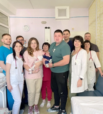 Были осложнения: львовские врачи спасли брата и сестру, которые родились на 28 неделе