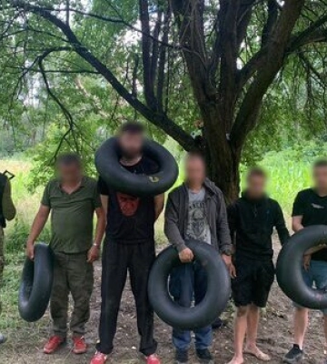 На Закарпатті прикордонники виявили 4 ухилянтів, які планували перепливати Тису