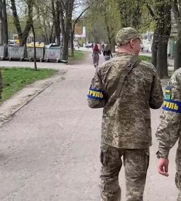 Кмітливість ні до біса: ТЦК ловили &quot;добровольця&quot; в Одесі і не впоралися з відкритою хвірткою - відео