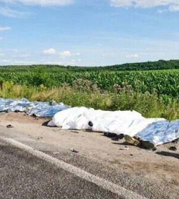 Водій автоцистерни виїхав на &quot;зустрічку&quot;, де зіткнувся з маршруткою, - Офіс генпрокурора про ДТП на Рівненщині. ФОТОрепортаж
