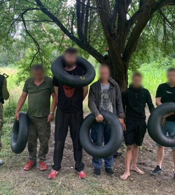 На Закарпатті прикордонники виявили 4 ухилянтів, які планували перепливати Тису