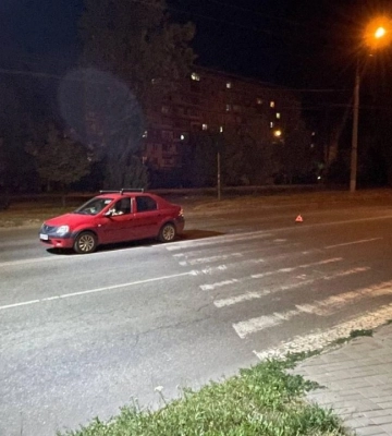 У Кривому Розі водій Dacia збив жінку на пішохідному переході: постраждалу шпиталізували