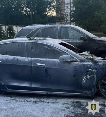 У Полтаві невідомі підпалили електромобіль &quot;Tesla&quot;
