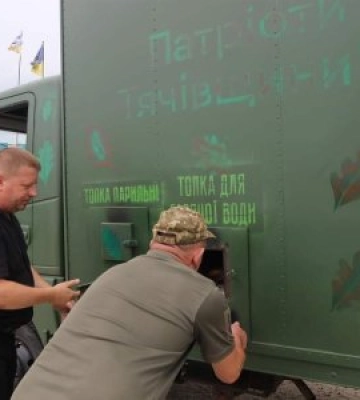 «Закарпатська банька» – 128 ОГШБр отримала від тячівських волонтерів лазню на колесах