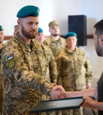 &quot;Чорноморський регіон завжди буде вільним&quot;: Зеленський в Одесі нагородив військових моряків