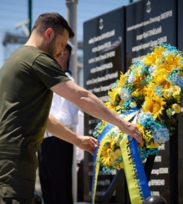 Зеленський в Одесі вшанував пам’ять загиблих воїнів ВМС