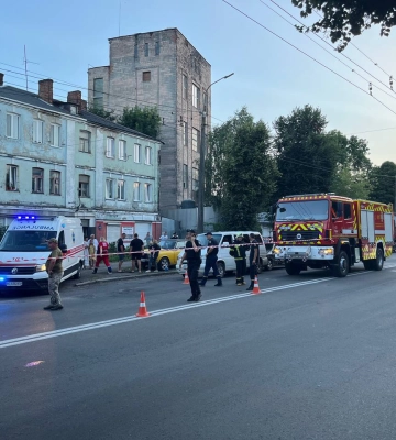 У Луцьку в людей кинули гранату з невідомого авто (відео)