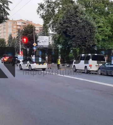 В Луцке в людей бросили гранату из неизвестного авто