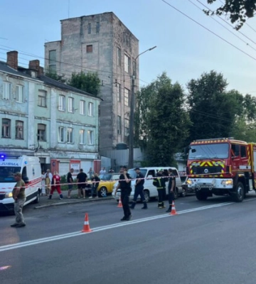 У Луцьку в людей кинули гранату з невідомого авто (відео)
