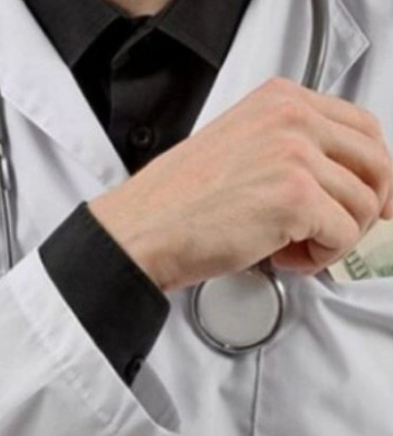Вимагала $1200 хабаря за продовження ІІІ групи інвалідності: на Львівщині судитимуть сімейну лікарку