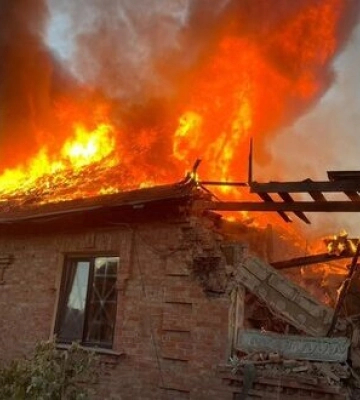 В результате российских обстрелов в Никополе ранены 4 человека, среди них 10-летний мальчик