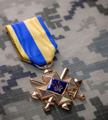Військові отримали нагороду “Хрест бойових заслуг”: брали участь у боях на лівобережжі Херсонщини
