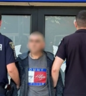 У селі Нижнє Селище чоловік посеред вулиці пограбував жінку: його затримали