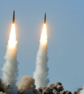 У КМВА повідомили про наслідки ракетного удару по Києву: є пошкодження офісної будівлі та будинків