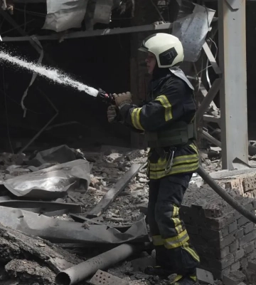 У трьох районах Києва зафіксоване падіння уламків ракети - КМВА