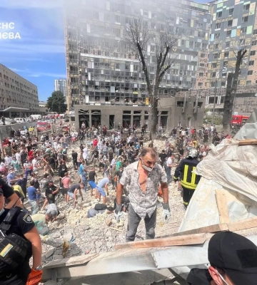 Россияне ударили по Киеву. Обломки упали в трех районах города