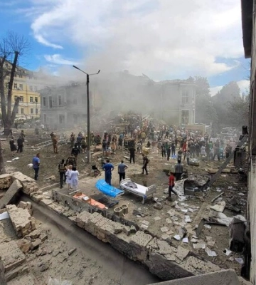 Атака РФ на дитячу лікарню «Охматдит». Що відбувається на місці удару (фото, відео)