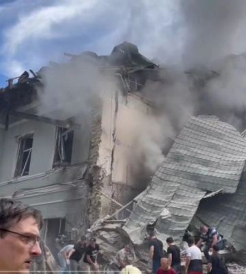 Під завалами зруйнованого через атаку РФ &quot;Охматдиту&quot; у Києві є діти (доповнено)