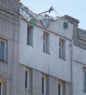 Внаслідок ракетної атаки по Дніпру постраждали житловий будинок та СТО