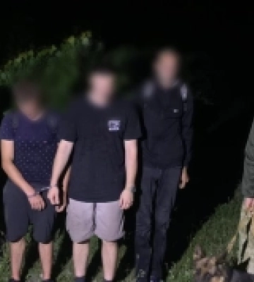 Тікав, гублячи кросівки - поблизу Тиси затримали порушника кордону із Запоріжжя
