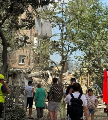 У Києві є влучання в житловий будинок, зруйновано під’їзд 