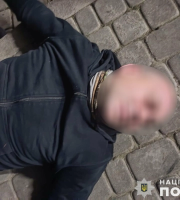 У Львові злодій під час втечі від поліції стрибнув із третього поверху та зламав ногу