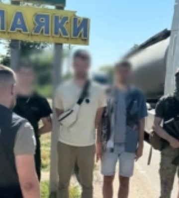 На кордоні затримали жителя Одещини, який пропонував хабар прикордонниці за втечу чоловіків до Молдови